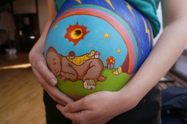 китаянка рисует на животе, беременная рисует на животе, Ло Цяньси  Luo Qianxi