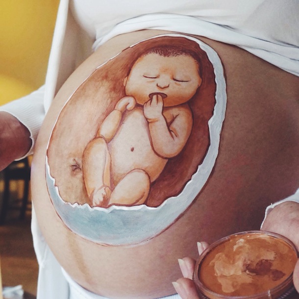 китаянка рисует на животе, беременная рисует на животе, Ло Цяньси  Luo Qianxi