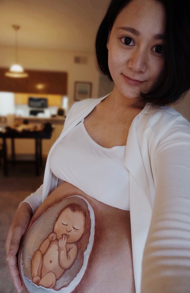 китаянка рисует на животе, беременная рисует на животе, Ло Цяньси  Luo Qianxi