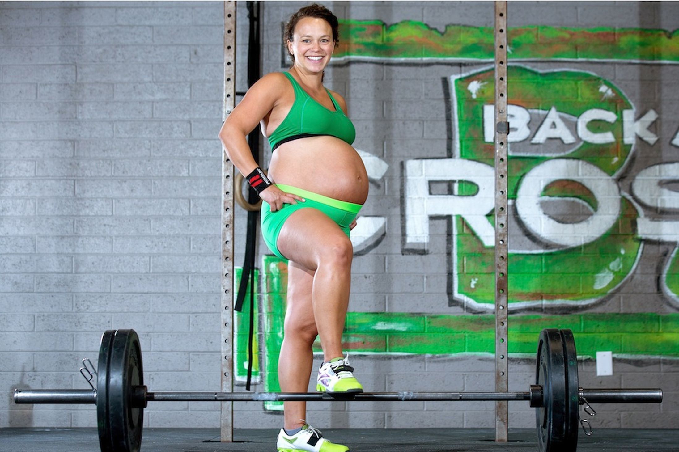 Меган Лезерман, Megan Leatherman, занятия спортом во время беременнсоти, родила после тренировки, рекорд во время беременности, пауэрлифтинг во время беременнсо