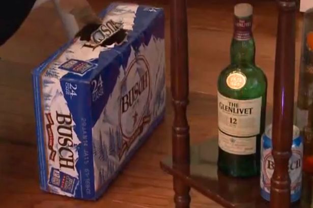 Дочери устроили прощальную вечеринку для покойной матери, Мириам Бербанк, вечеринка с покойницей, 