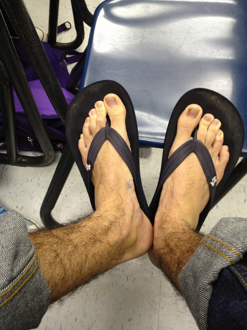 Hairy Legs Club, волосатые женские ноги, небритые ноги, клуб волосатых ног