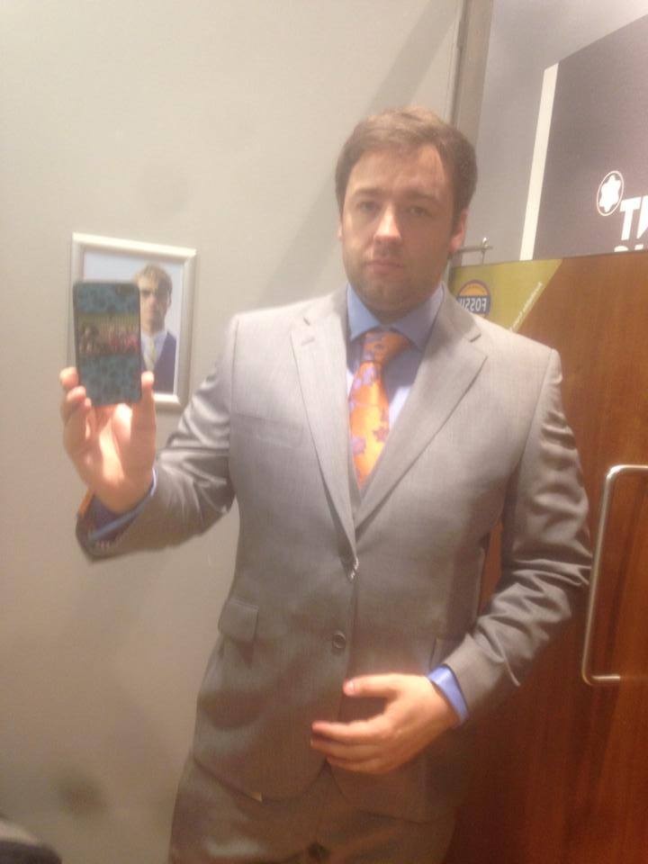 примерил костюм на всех этапах, как будет сидеть костюм на этапах,