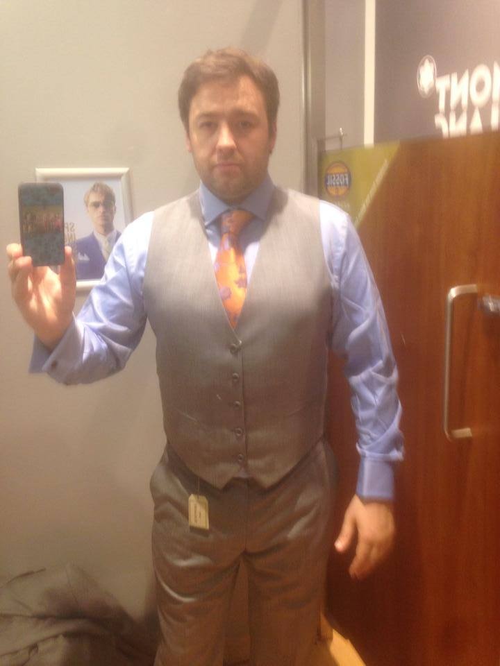 примерил костюм на всех этапах, как будет сидеть костюм на этапах,