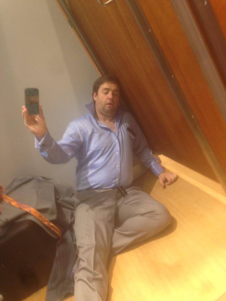 примерил костюм на всех этапах, как будет сидеть костюм на этапах,