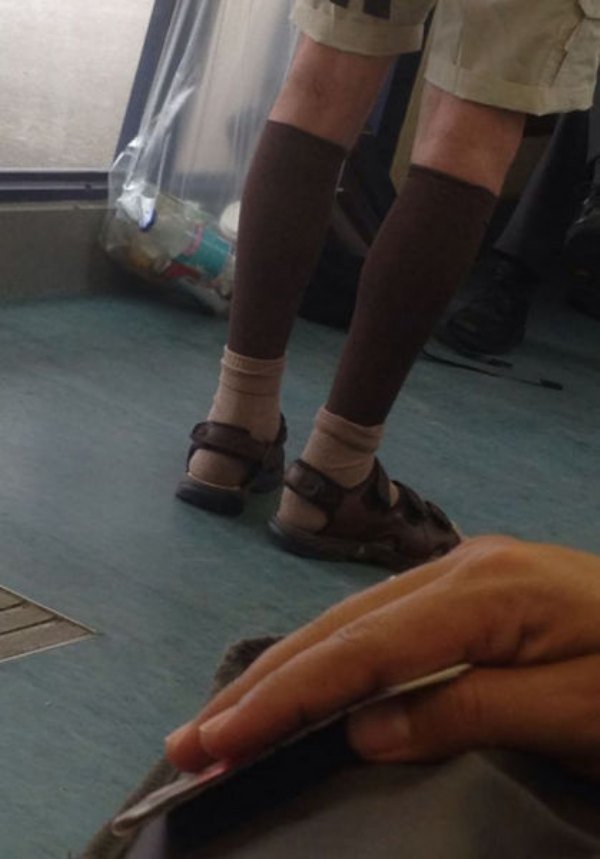 горе-модники, чудаки на улицах города, нелепые наряды