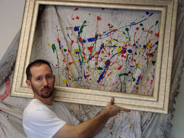 после развода отыгрался на свадебном платье, после развода поиздевался над свадебным платьем