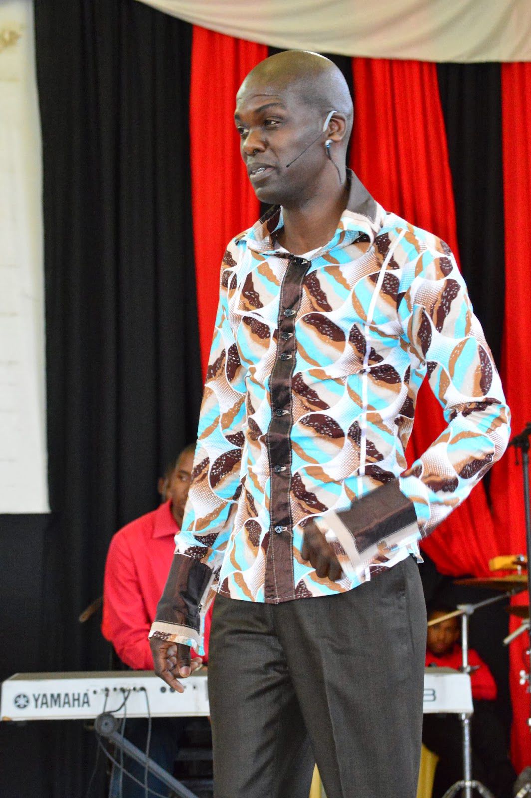 Южноафриканский пастор, Лесего Даниель,Lesego Daniel, приказал прихожанам, есть траву