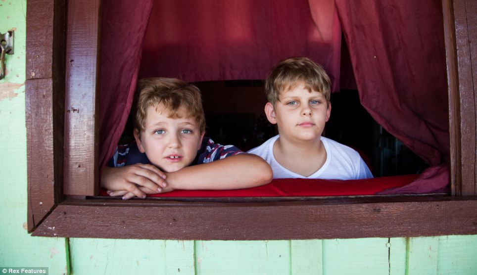 Кандиду-Годой, земля близнецов, проделки нацистов, Йозеф Менгеле, опыты на близнецах