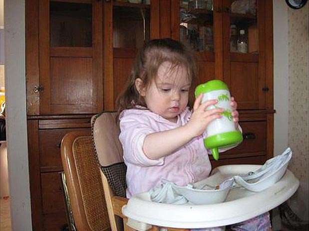 дети шалят, уничтожено детьми, маленькие хулиганы