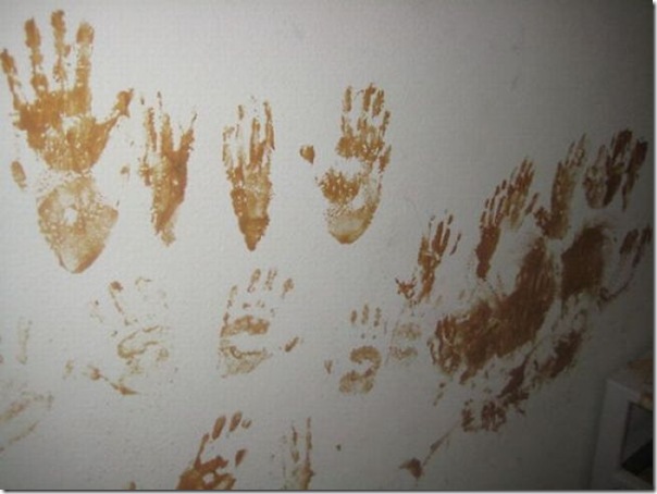 дети шалят, уничтожено детьми, маленькие хулиганы