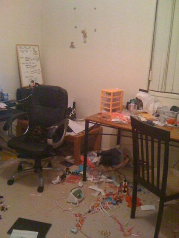 дети шалят, уничтожено детьми, маленькие хулиганы