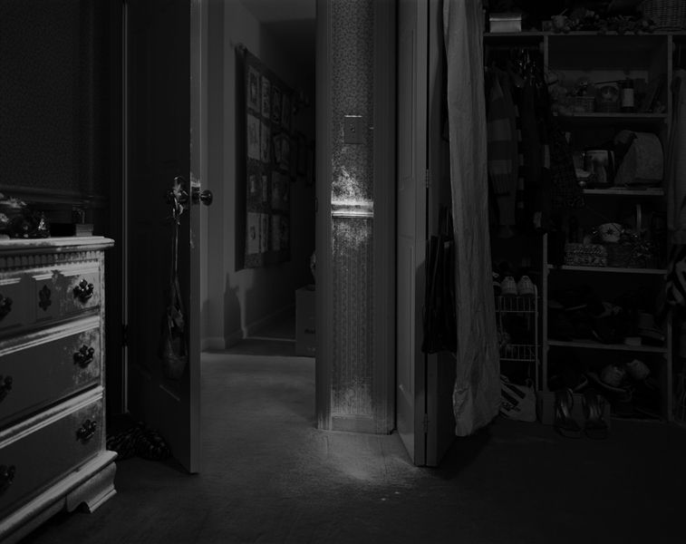 Светящиеся следы крови, Анжела Страссхайм, Angela Strassheim, фотограф криминалист