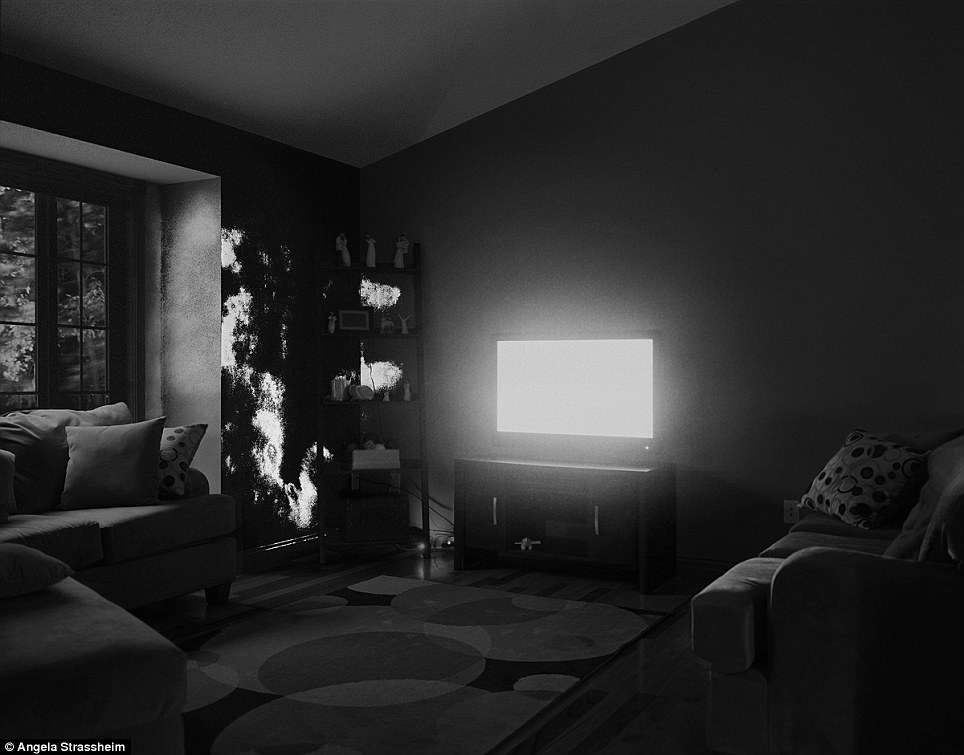 Светящиеся следы крови, Анжела Страссхайм, Angela Strassheim, фотограф криминалист