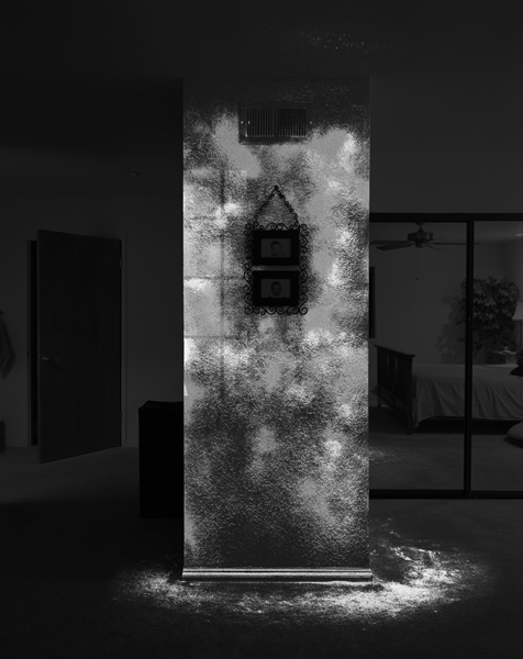 Светящиеся следы крови, Анжела Страссхайм, Angela Strassheim, фотограф криминалист