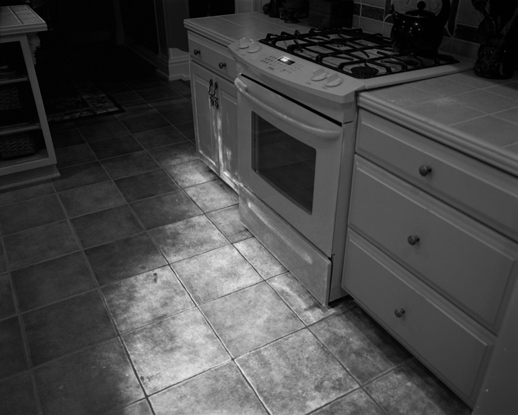 Светящиеся следы крови, Анжела Страссхайм, Angela Strassheim, фотограф криминалист