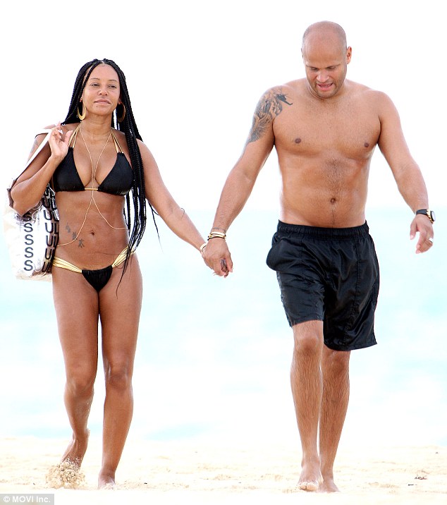 Как сейчас выглядит экс-участница группы «Spice Girls» Мел Би Как сейчас выглядит участница «Spice Girls» Мел Би