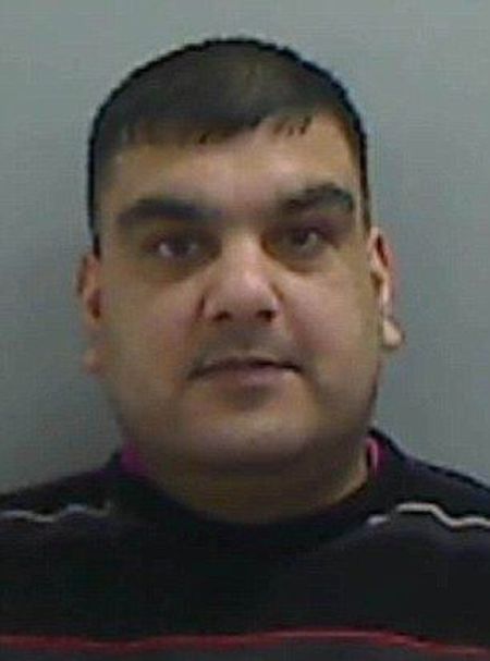 выкинул наркотики в закрытое окно, убегая от полиции выкинул героин в закрытое окно, Табраиза Хусейна, Tabraiz Hussein