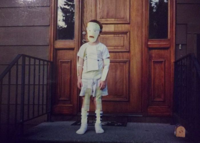 Самые дурацкие и пугающие костюмы на Хэллоуин для детей, сделанные руками родителей детские костюмы на хэллоуин, костюмы на хэллоуин сделанные руками родителей, самодельные костюмы на хэллоуин