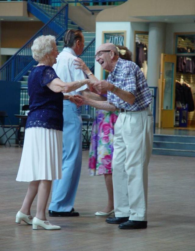 Бодрые старички идут в отрыв Бодрые старички, страость, смешное, в отрыв