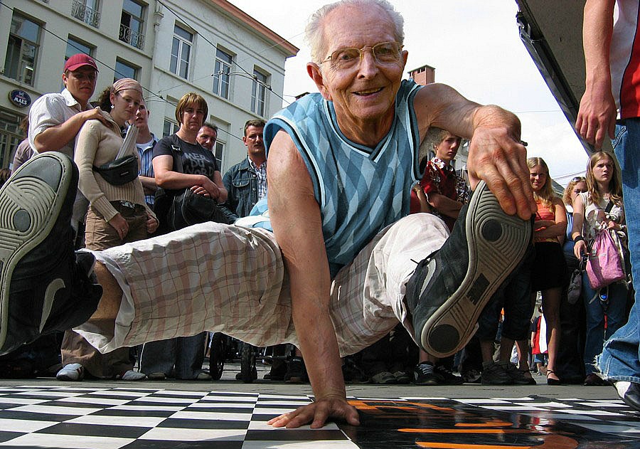 Бодрые старички идут в отрыв Бодрые старички, страость, смешное, в отрыв