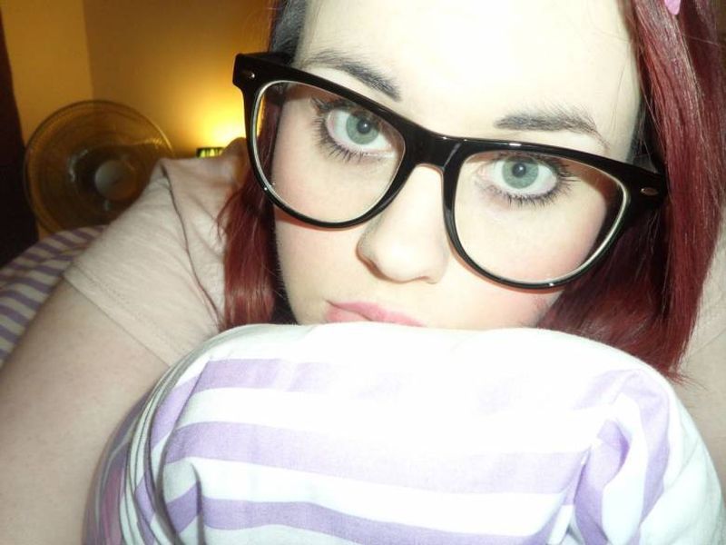 Толстая девушка, спрятала лишний вес фото,рискованные интернет знакомства, осторожным знакомства интернет,