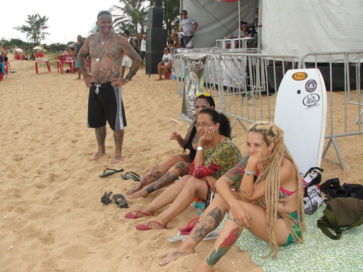 Необычная супружеская пара, которая через чур увлеклась модификациями Пара увлекающаяся модификациями, Габриэла Перальта, Виктор Перальта