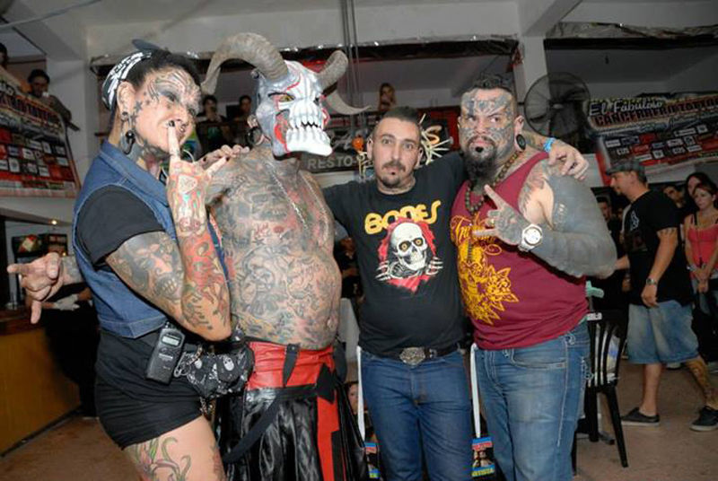 Необычная супружеская пара, которая через чур увлеклась модификациями Пара увлекающаяся модификациями, Габриэла Перальта, Виктор Перальта