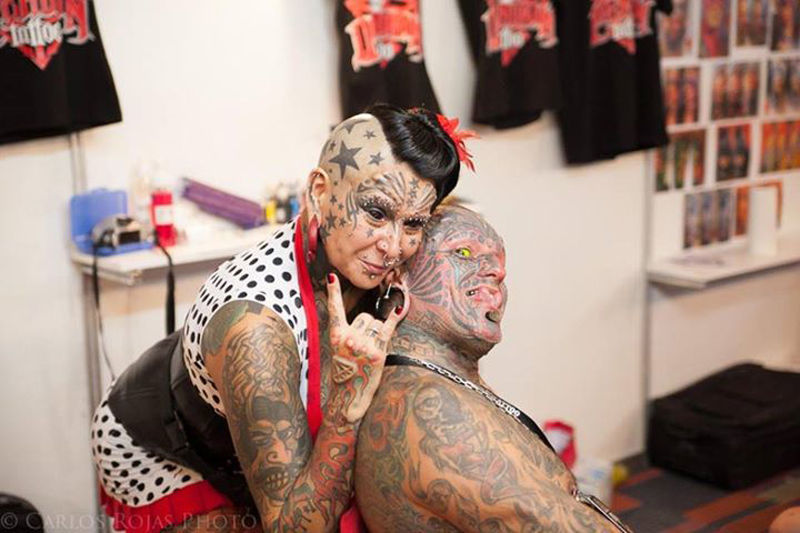 Необычная супружеская пара, которая через чур увлеклась модификациями Пара увлекающаяся модификациями, Габриэла Перальта, Виктор Перальта