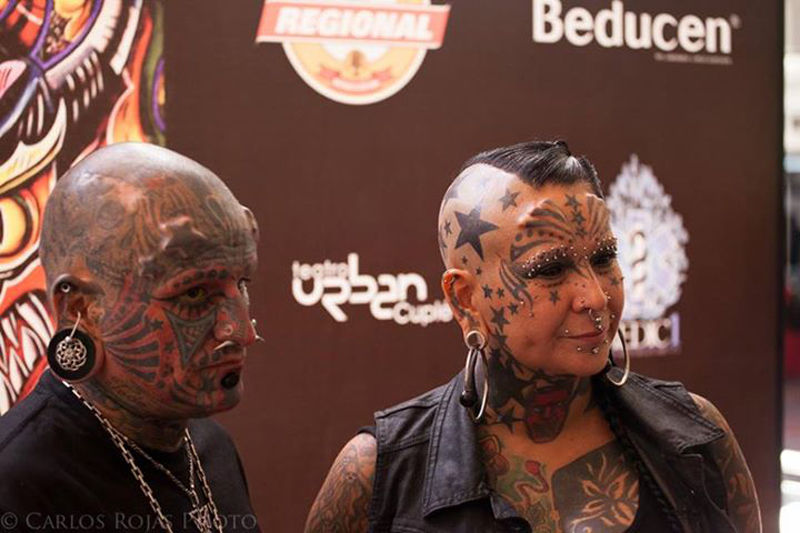 Необычная супружеская пара, которая через чур увлеклась модификациями Пара увлекающаяся модификациями, Габриэла Перальта, Виктор Перальта