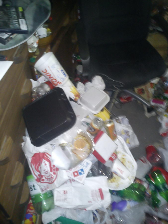 сосед не убирался в комнате, комната геймера, комната горы мусора