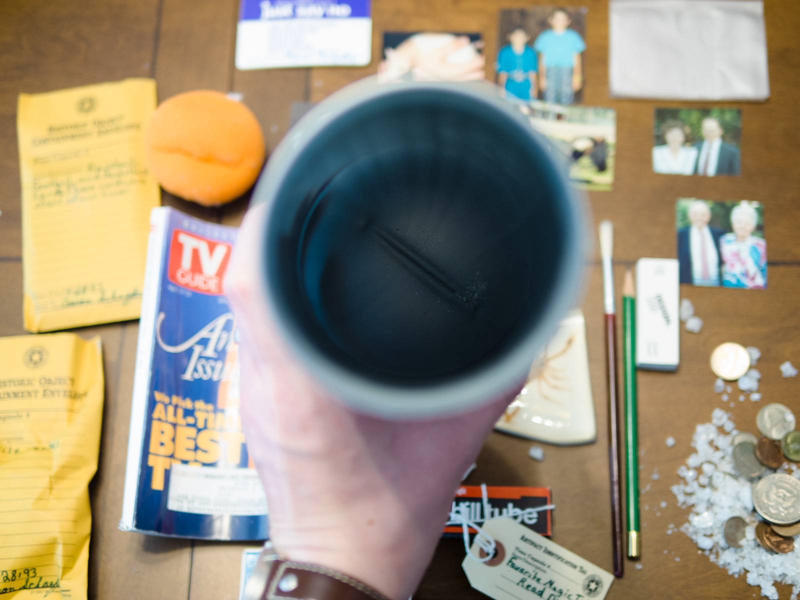 капсула времени маленького мальчика, капсула времени 1993 года запечатанная мальчиком, что лежит внутри капсулы времени