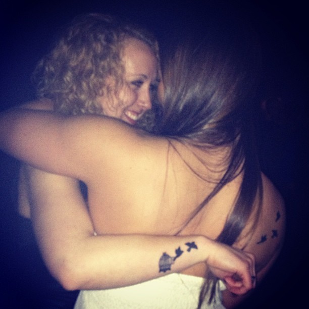 парные тату, татуировки у сестер, одинаковые татуировки сестры, 