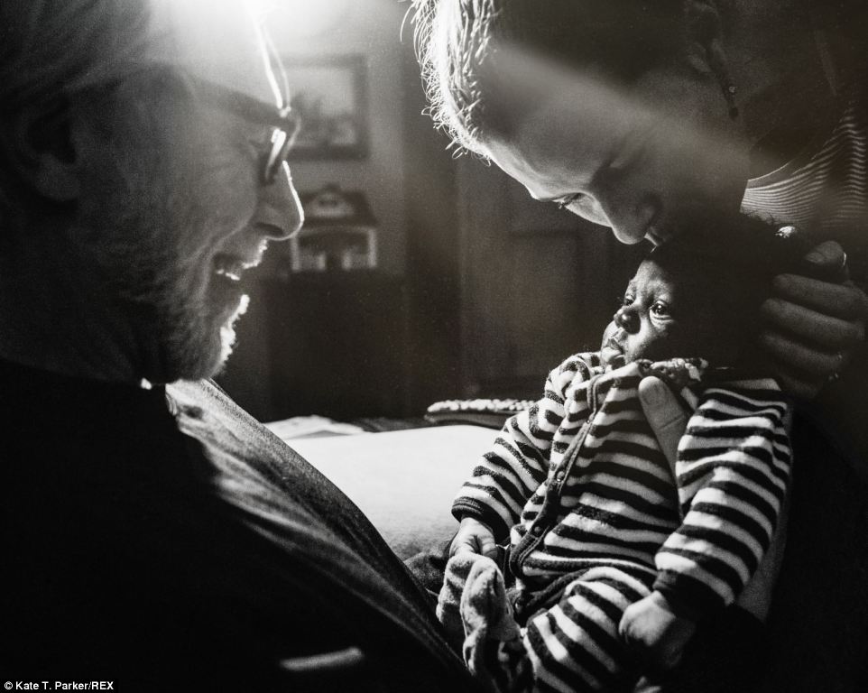 Усыновление ребенка, усыновили негритенка Сэма, фотограф Кейт Паркер, Kate Parker