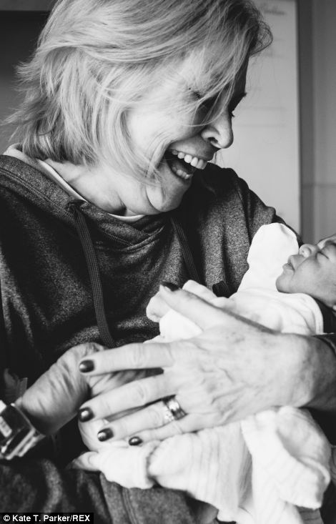 Усыновление ребенка, усыновили негритенка Сэма, фотограф Кейт Паркер, Kate Parker