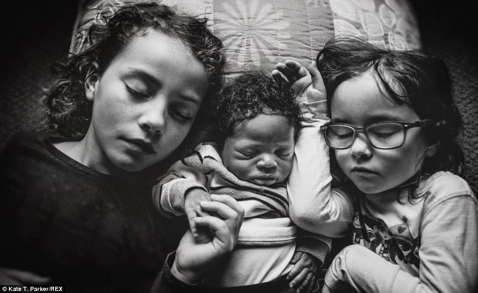 Усыновление ребенка, усыновили негритенка Сэма, фотограф Кейт Паркер, Kate Parker