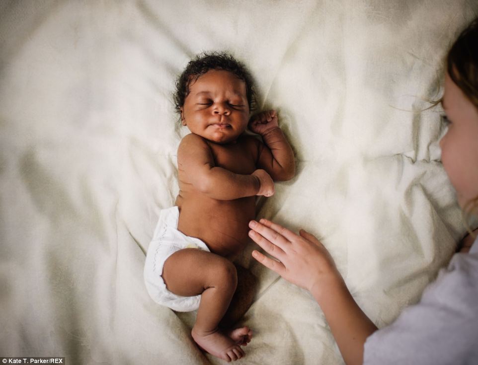Усыновление ребенка, усыновили негритенка Сэма, фотограф Кейт Паркер, Kate Parker