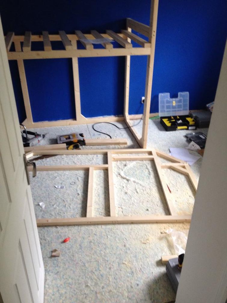 домик на дереве в доме,  остроил домик на дереве в комнате