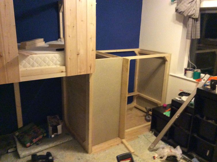 домик на дереве в доме,  остроил домик на дереве в комнате