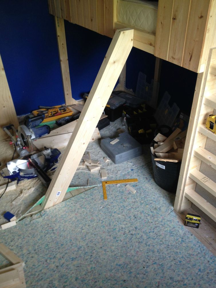 домик на дереве в доме,  остроил домик на дереве в комнате