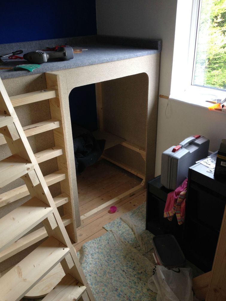 домик на дереве в доме,  остроил домик на дереве в комнате