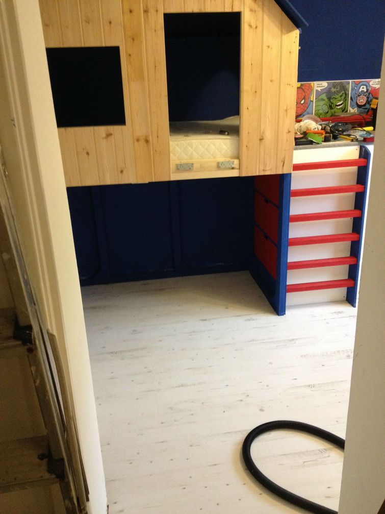 домик на дереве в доме,  остроил домик на дереве в комнате