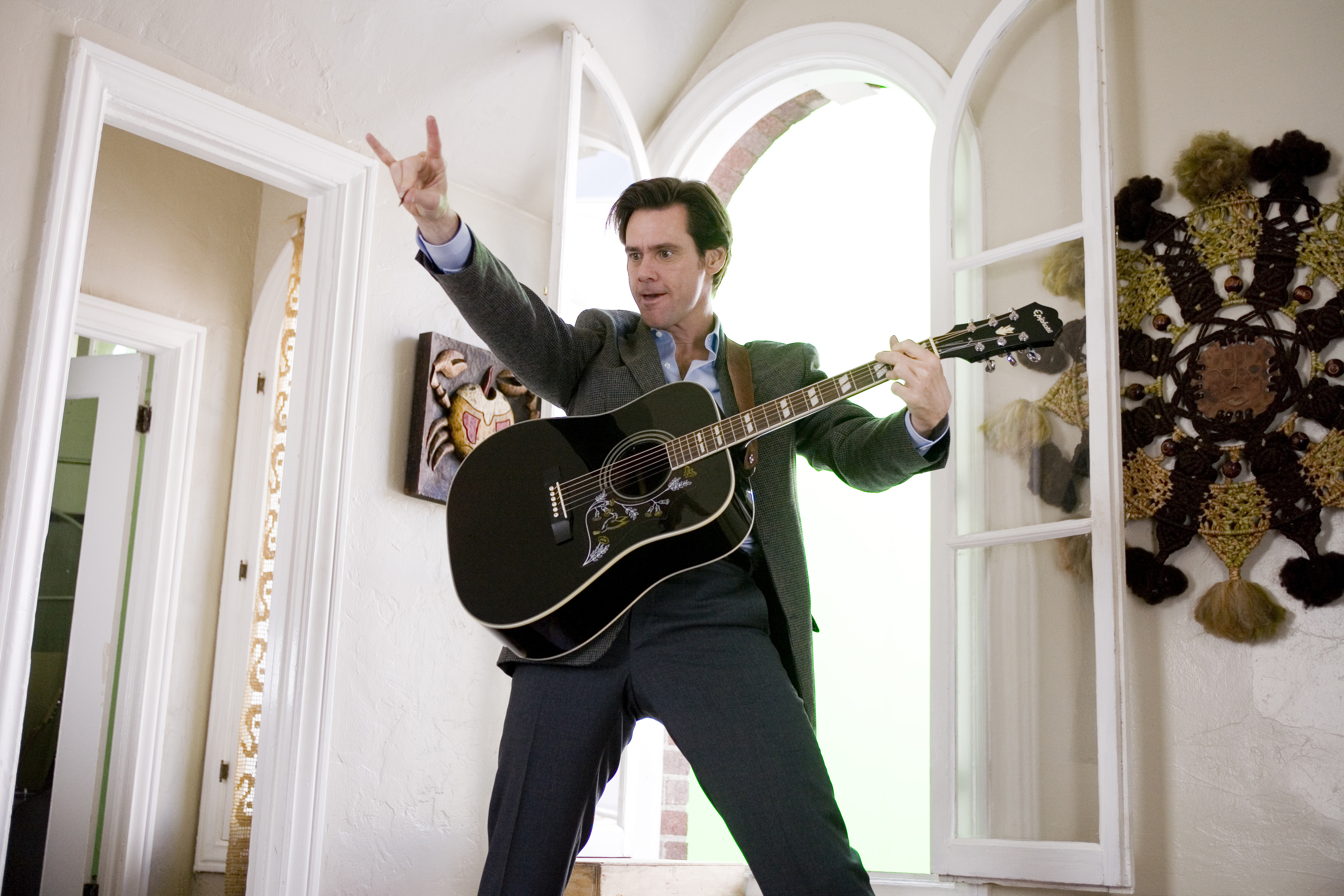 Музыка просто человек. Джим Керри всегда говори да. Всегда говори «да» (2008). Джим Керри с гитарой.