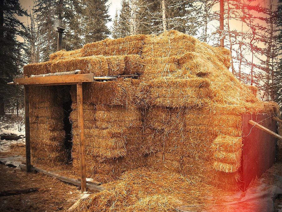 превратил грузовик в берлогу, перезимовать в грузовике в лесу, перезимовать в фургоне в лесу