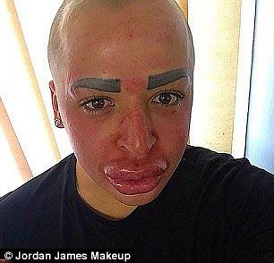 Джеймс Парк,James Parke, фанат Ким Кардашьян, мужчина превратился в Ким Кардашьян, парень сделал операции Ким Кардашьян