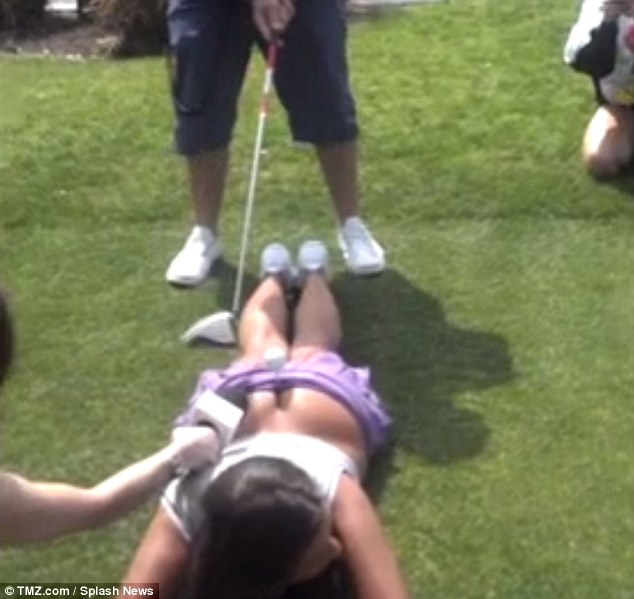 Playboy model Elizabeth Dickson,Элизабет Диксон судится с Playboy, 500 000$ за неудачную партию в гольф 