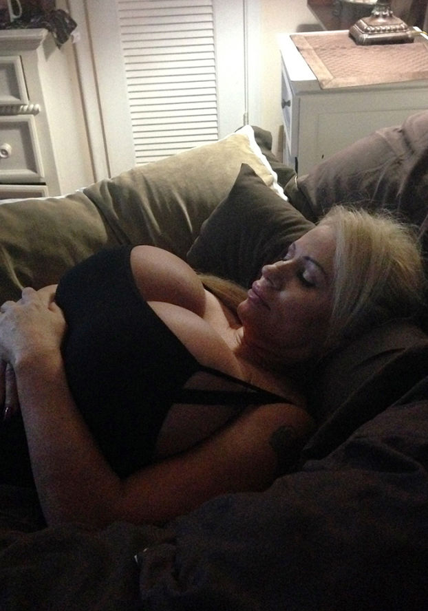 Лэйси Уайлдд - женщина, которая хочет сделать себе самую большую грудь в мире