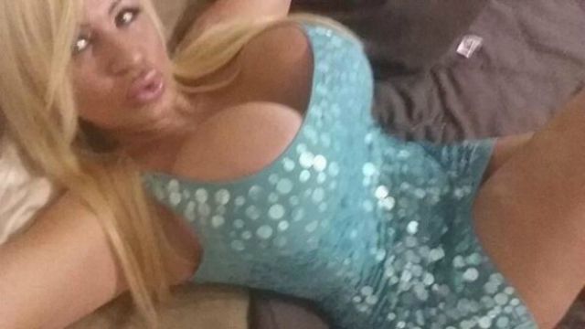 Лэйси Уайлдд - женщина, которая хочет сделать себе самую большую грудь в мире