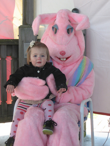 страшные пасхальные кролики зайцы, жуткий пасхальный кролик, пасха