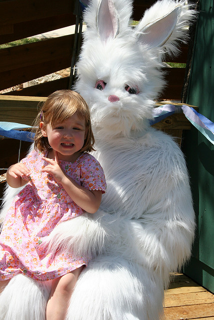 страшные пасхальные кролики зайцы, жуткий пасхальный кролик, пасха